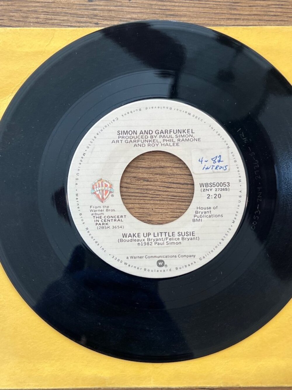 Simon & Garfunkel - Me And Julio Down By The Schoolyard / Wake Up Little Susie 4